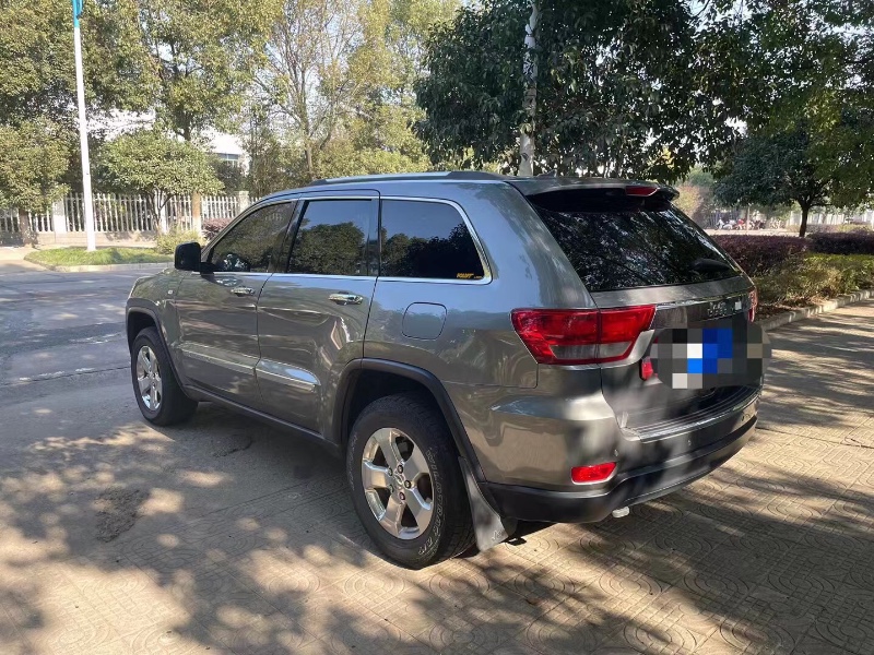 咸寧13年Jeep大切諾基8