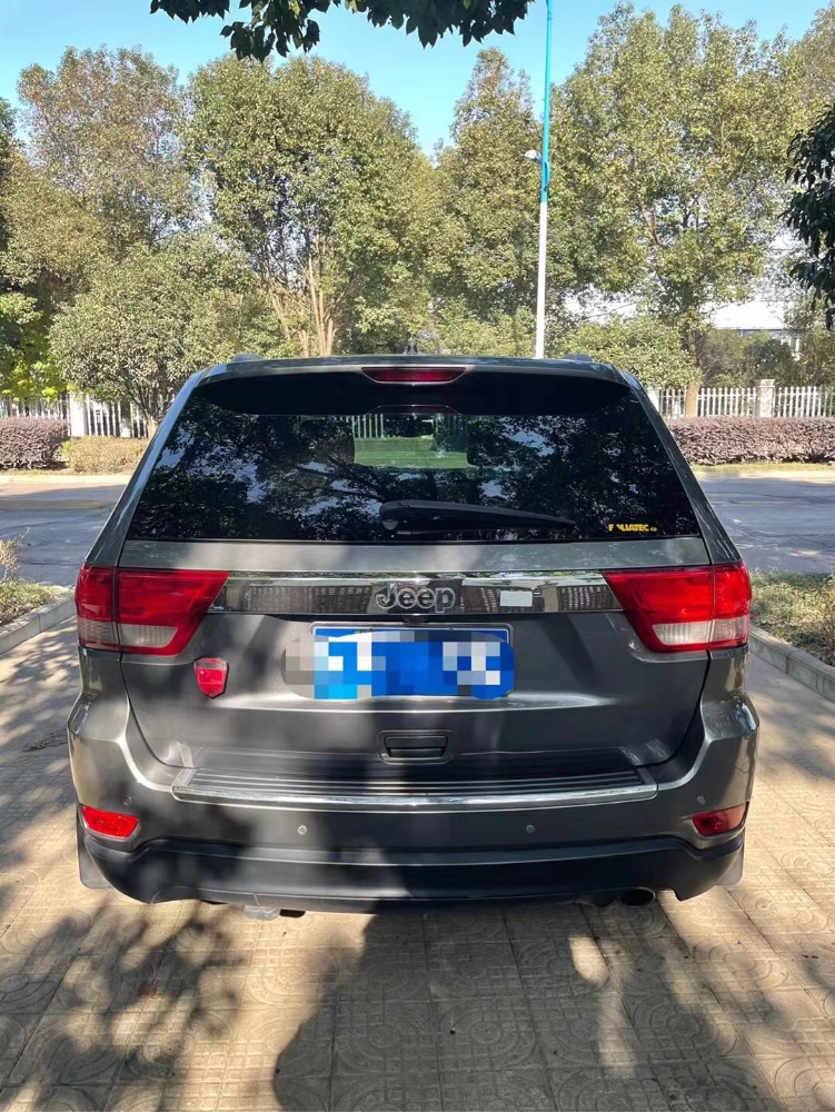 咸寧13年Jeep大切諾基7