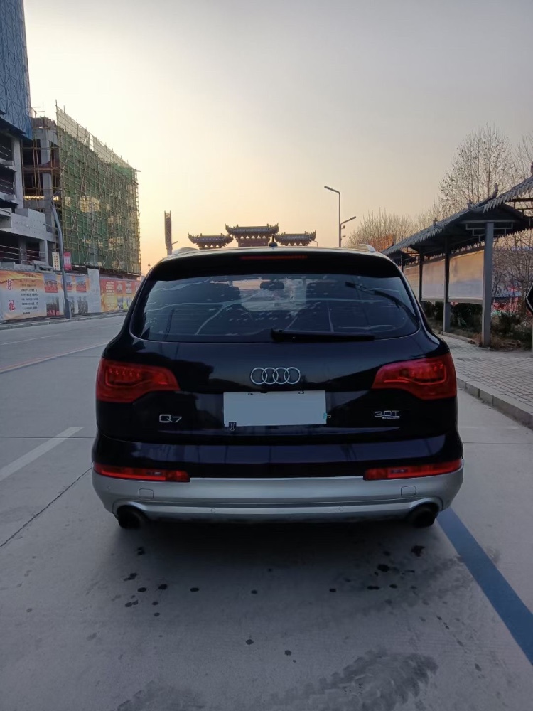 臨沂13年奧迪Q77