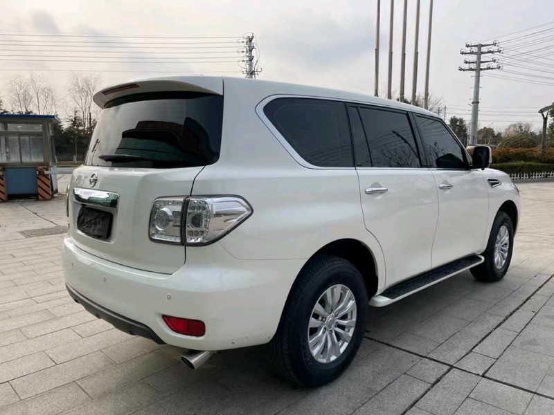 鹽城19年日產途樂8