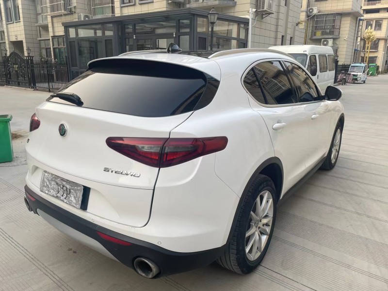 徐州19年阿尔法·罗密欧Giulia3