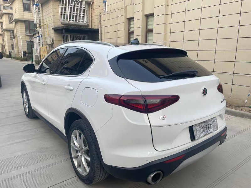 徐州19年阿尔法·罗密欧Giulia2