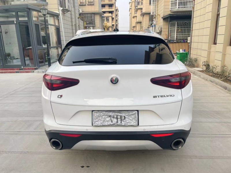 徐州19年阿尔法·罗密欧Giulia1