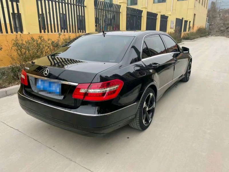 北京12年奔驰E8