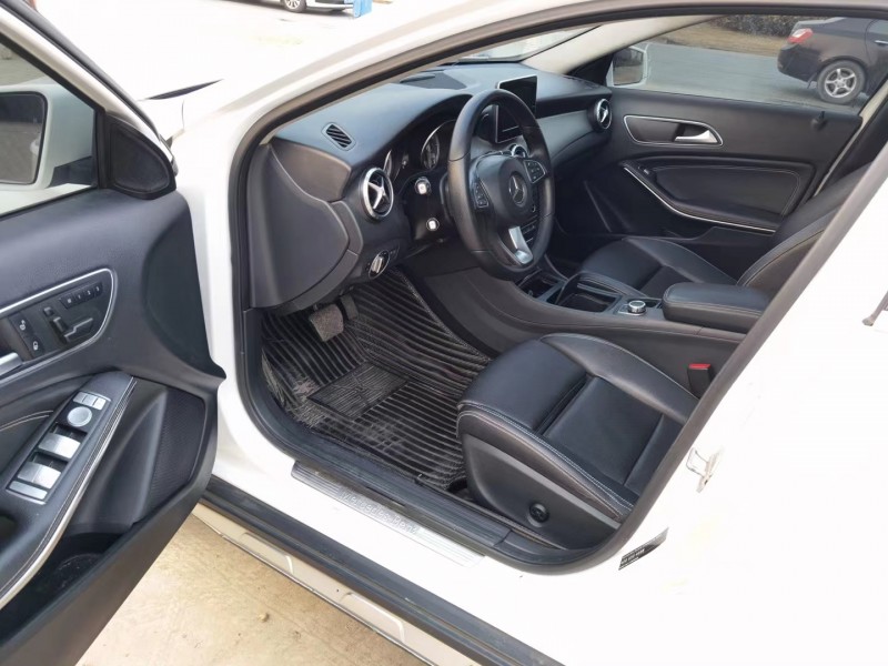 徐州17年奔驰CLA3