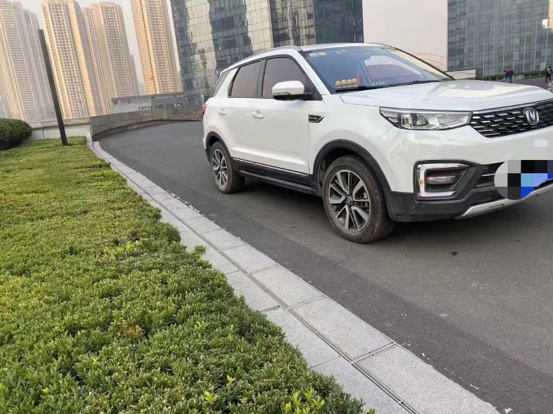 重慶18年長安汽車CS555