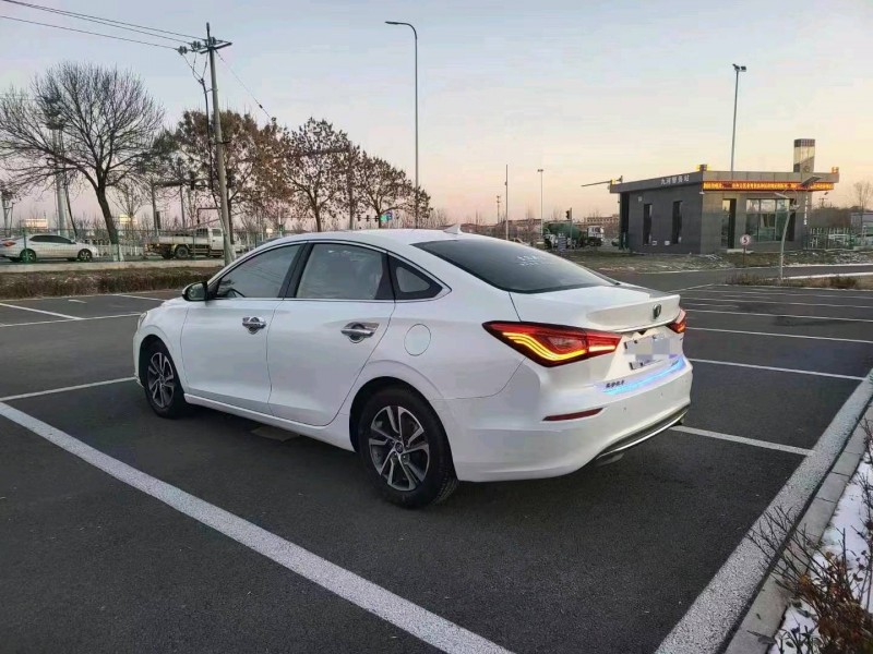 唐山19年長安汽車逸動1