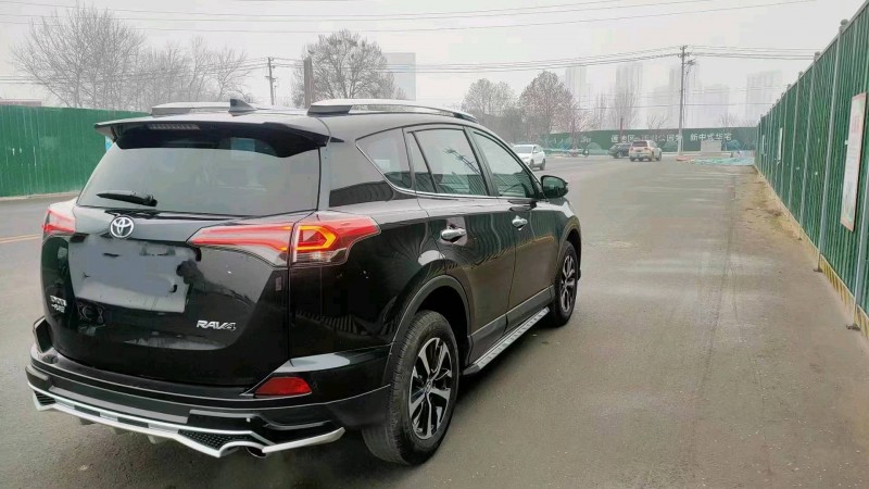 唐山17年豐田RAV4榮放8