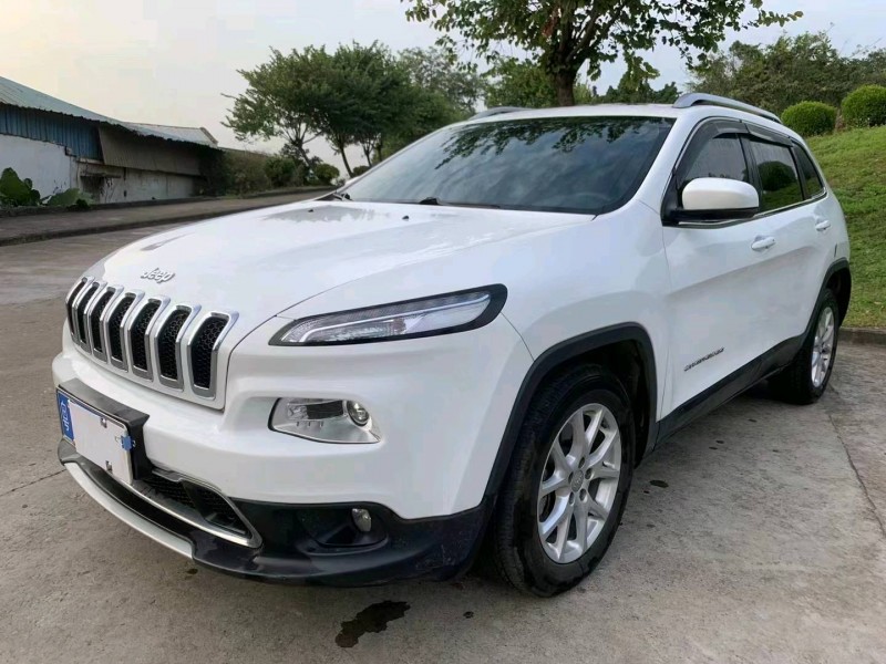 江門17年Jeep自由光2