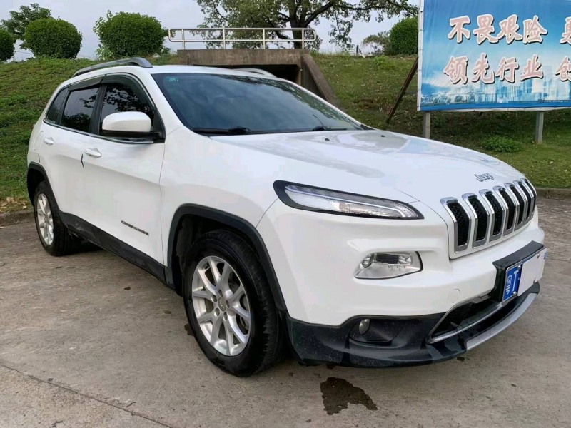 江門17年Jeep自由光3