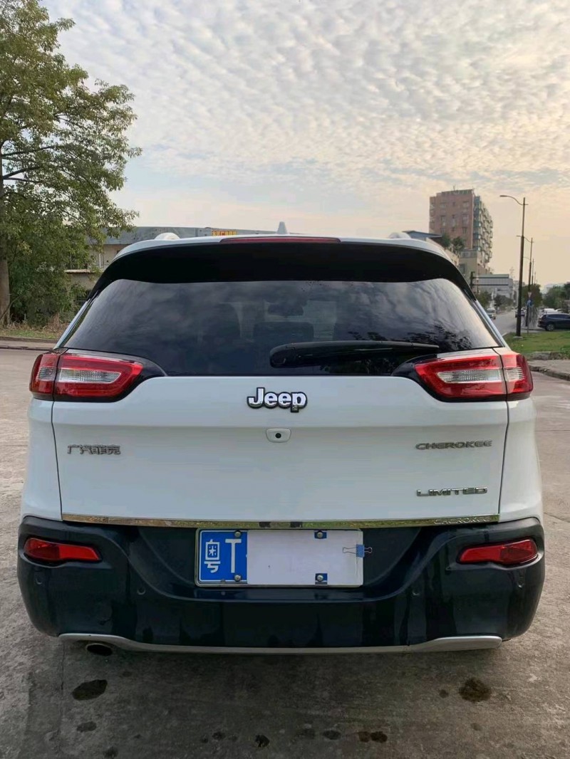 江門17年Jeep自由光8
