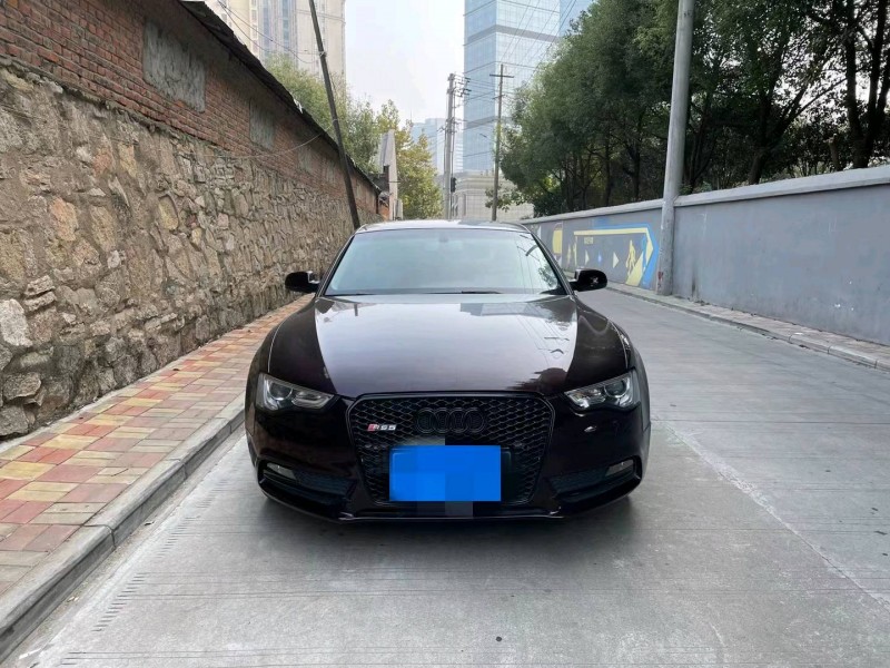 阜陽13年奧迪A58