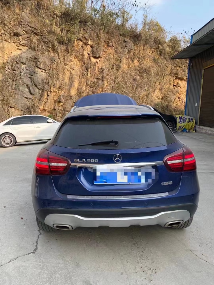 安順18年奔馳GLA5