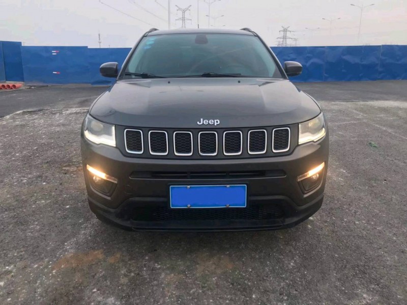 青島17年Jeep指南者9