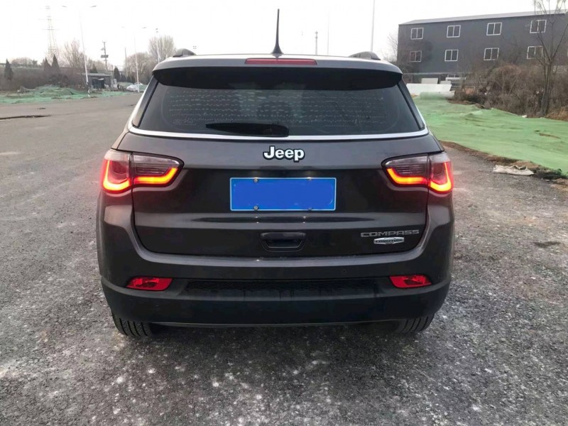青島17年Jeep指南者4