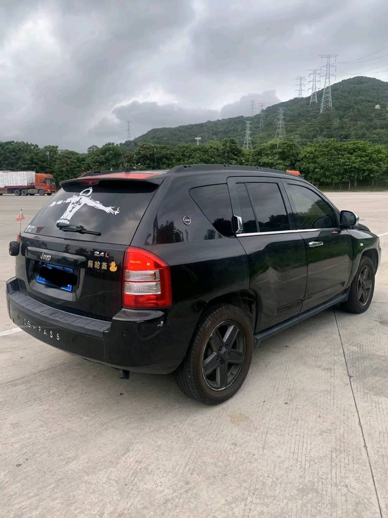 安慶10年Jeep指南者9