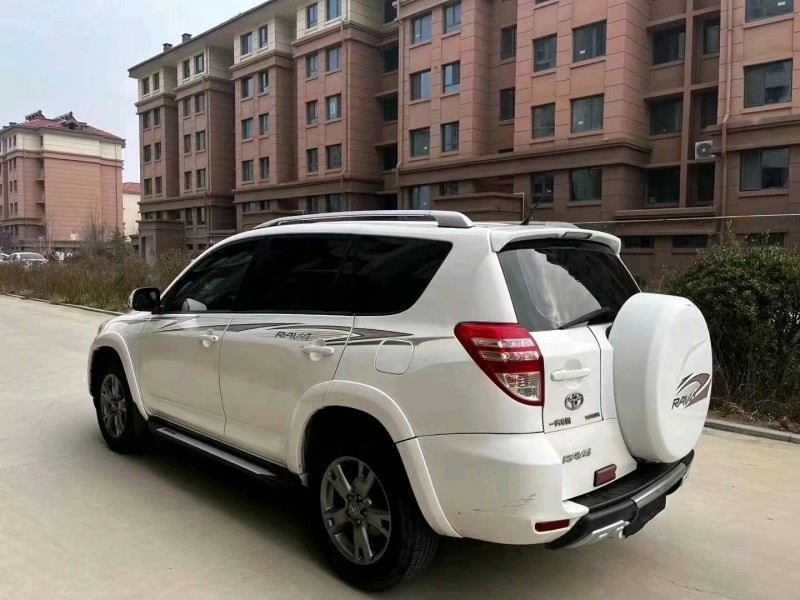 聊城13年豐田RAV4榮放8