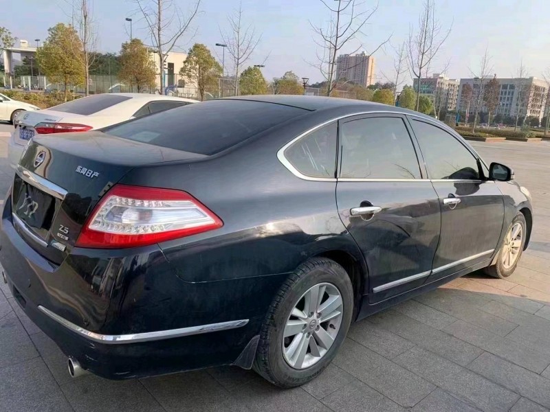 南寧13年日產天籟2