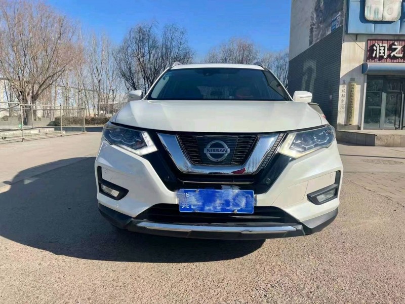 唐山17年日產奇駿1