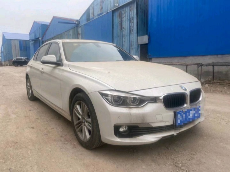 北京16年宝马3系8