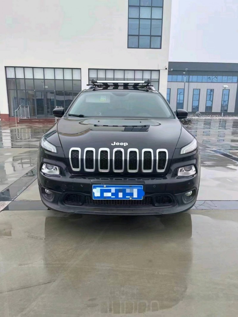 東營17年Jeep自由光9