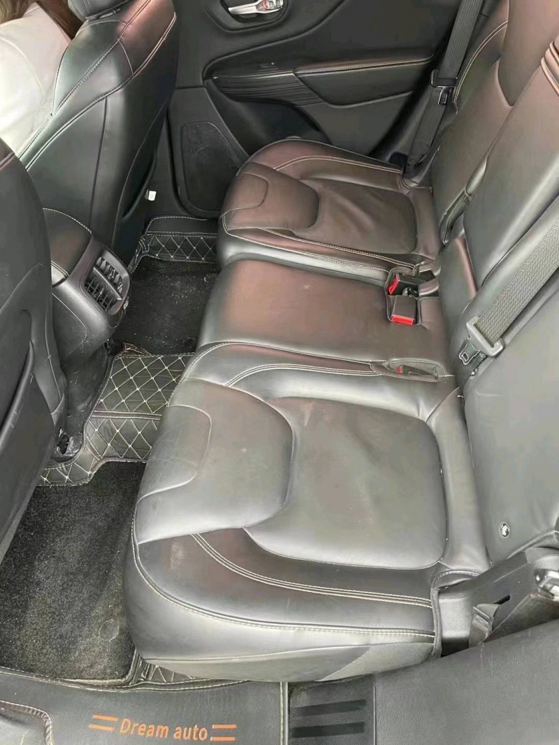 東營17年Jeep自由光2