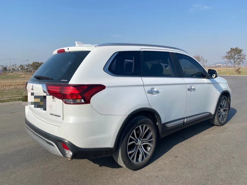 徐州18年三菱欧蓝德7