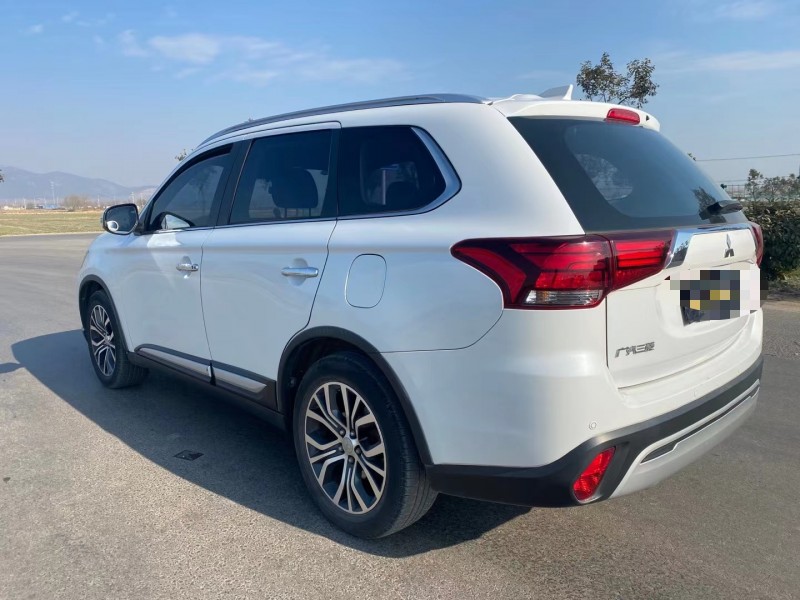 徐州18年三菱欧蓝德8