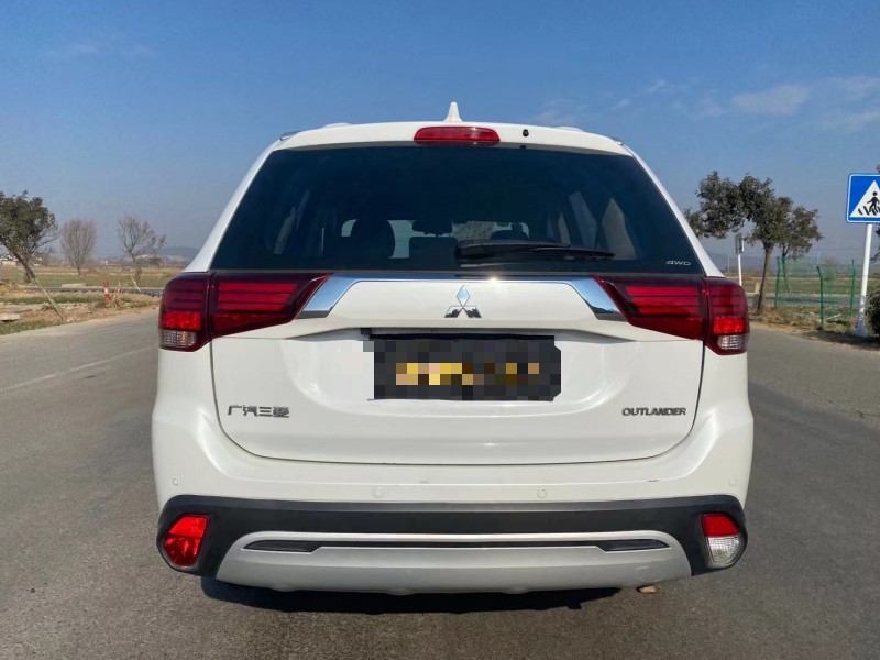 徐州18年三菱欧蓝德9