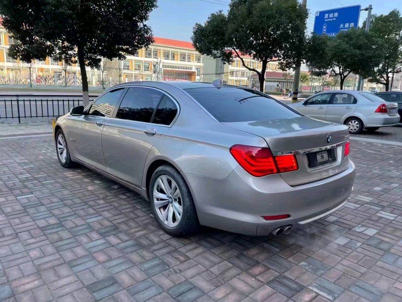 泰州11年宝马7系9