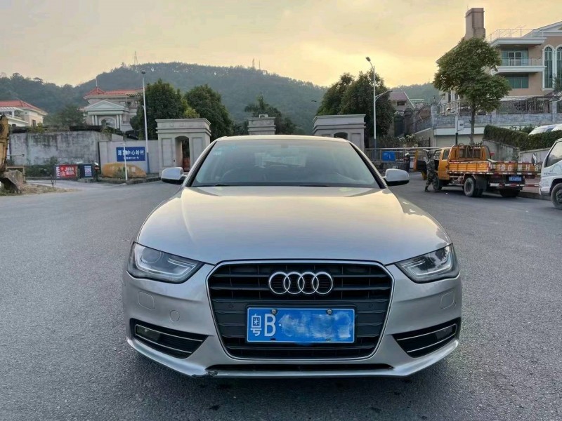 深圳14年奧迪A4L1