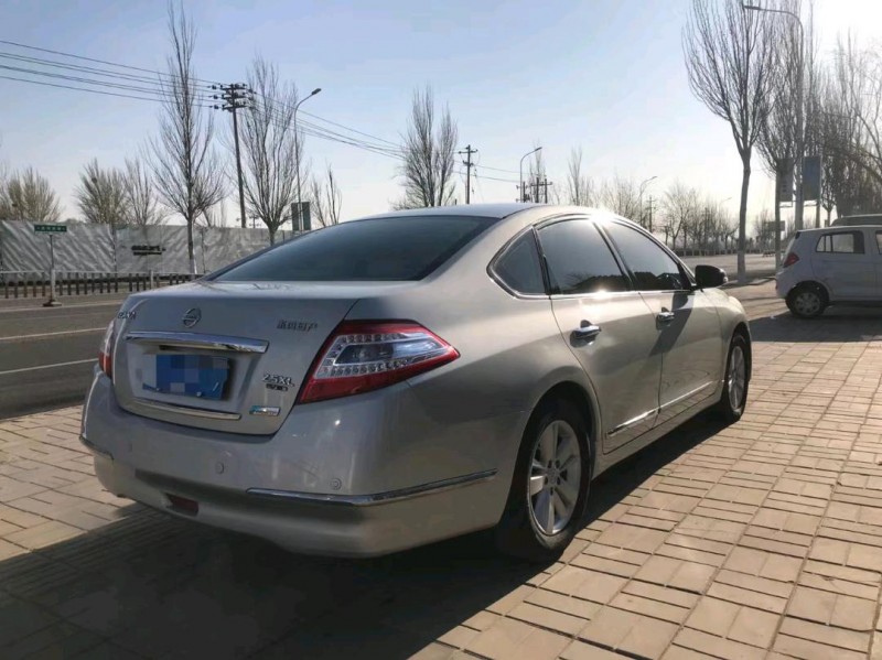 張家口11年日產天籟8