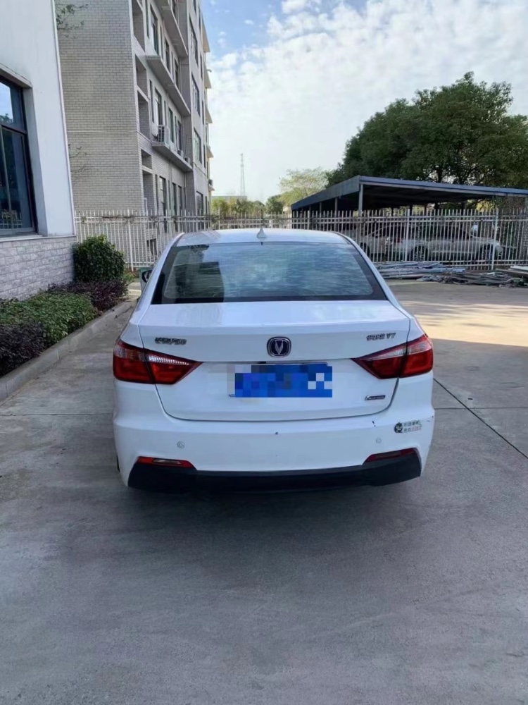 株洲17年長安汽車悅翔V75