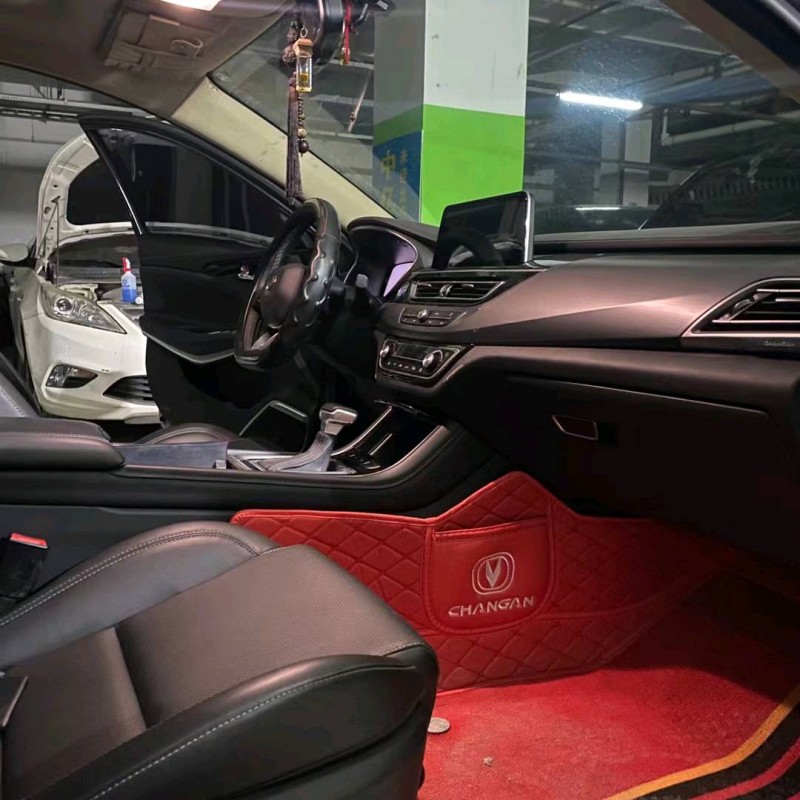 北京20年長安汽車銳程CC5