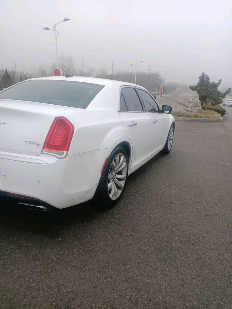 濰坊16年克萊斯勒300C9