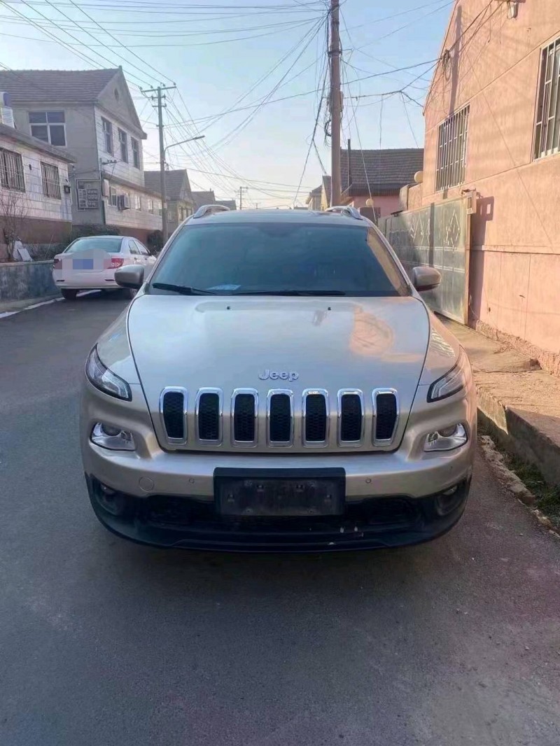 煙臺16年Jeep自由光1