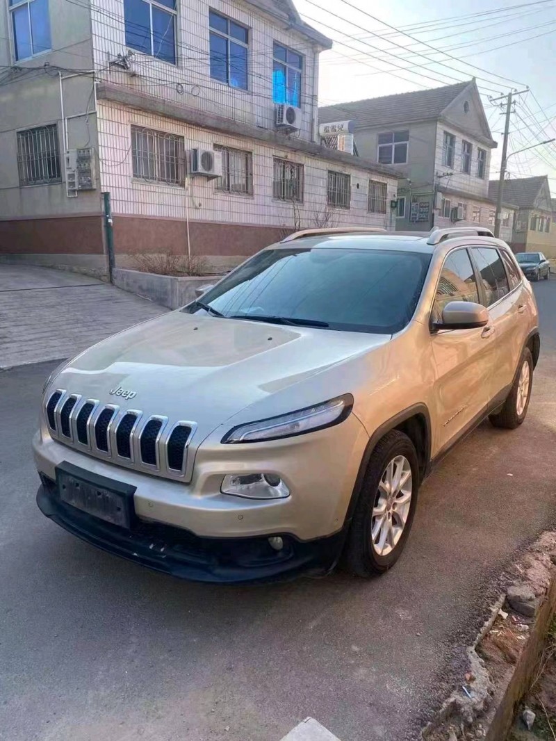 煙臺16年Jeep自由光2