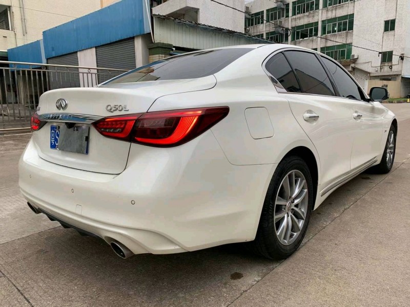中山20年英菲尼迪Q50L5