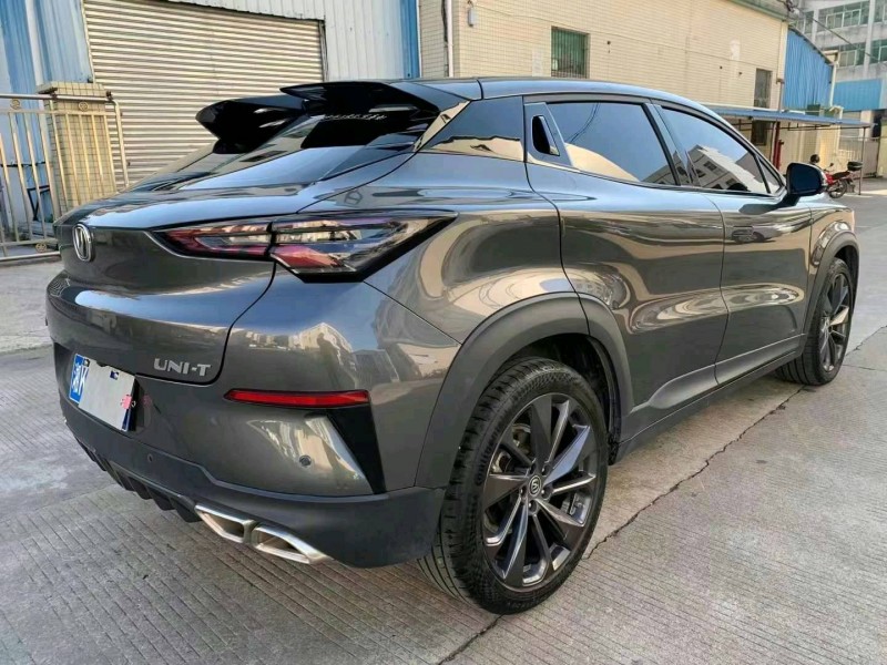 中山20年長安汽車UNI-T5