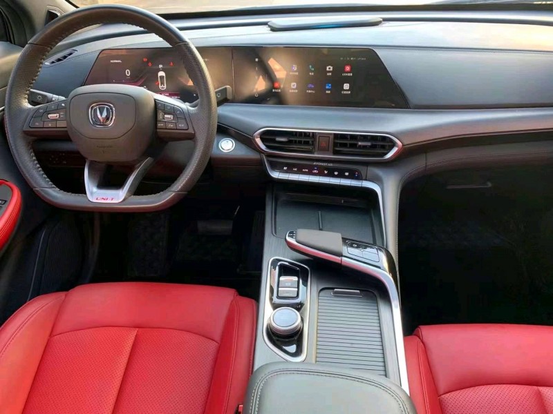 中山20年長安汽車UNI-T8