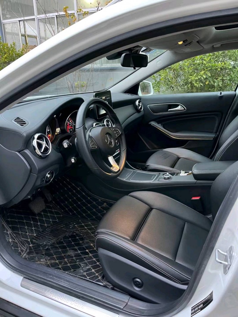 徐州17年奔驰GLA7