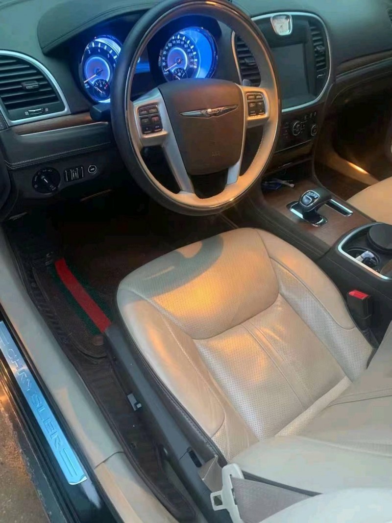 大同16年克萊斯勒300C4