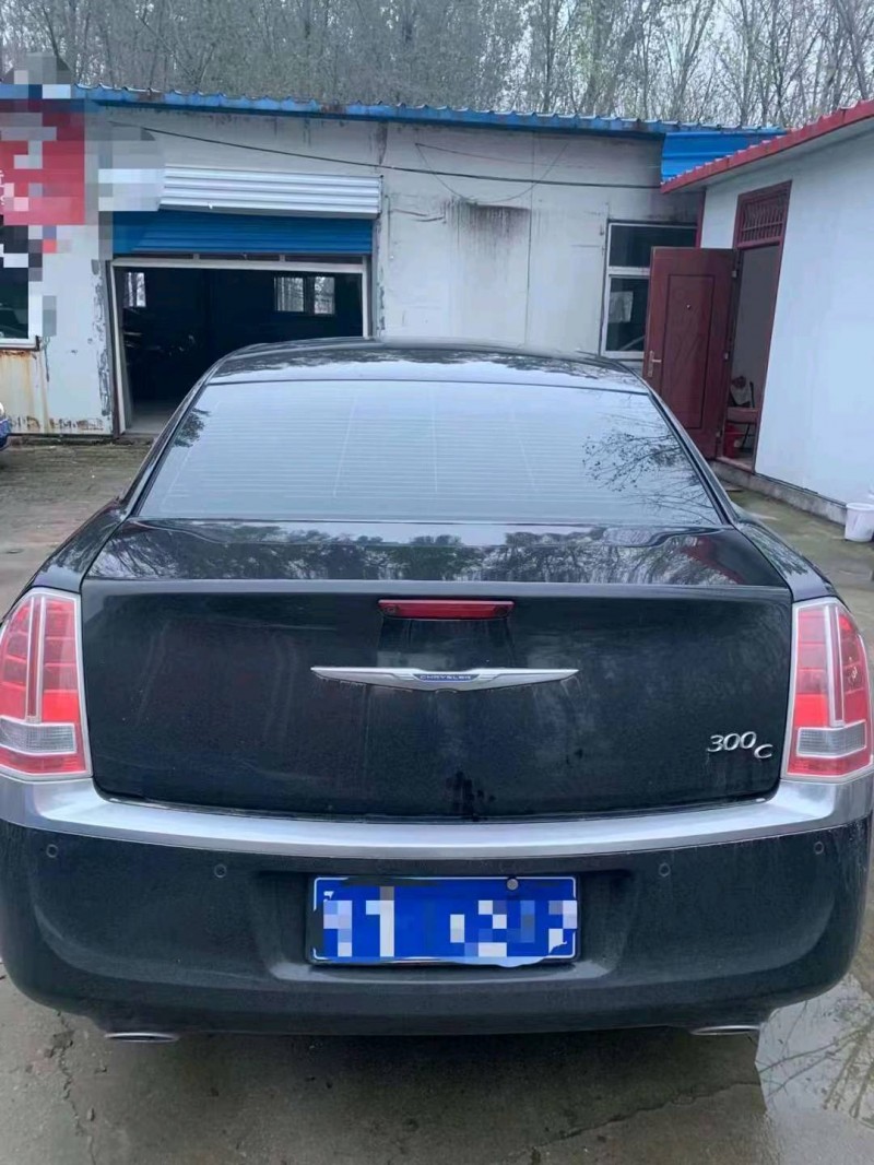 大同16年克萊斯勒300C8