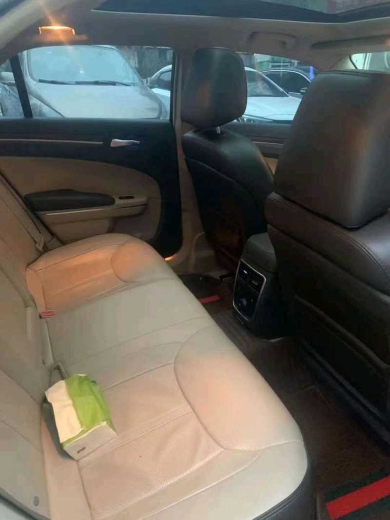 大同16年克萊斯勒300C7