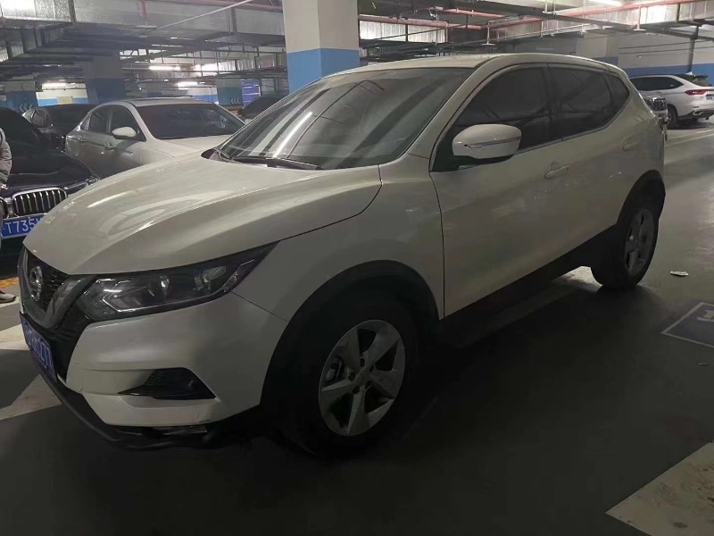 重慶20年日產奇駿4