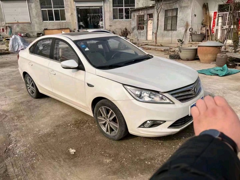 北京16年長安汽車逸動2
