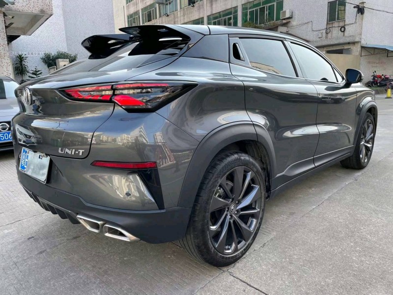 中山21年長安汽車UNI-T5