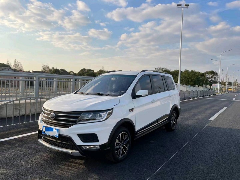 上海20年SWM斯威汽車X33