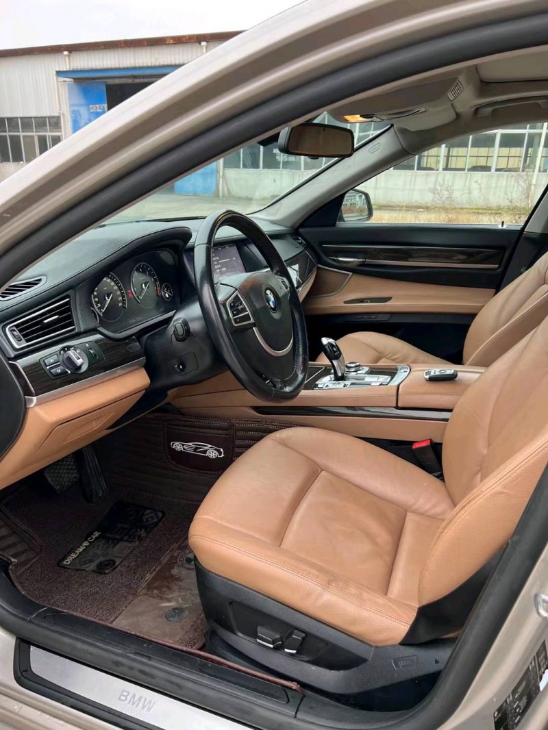 北京11年宝马7系8
