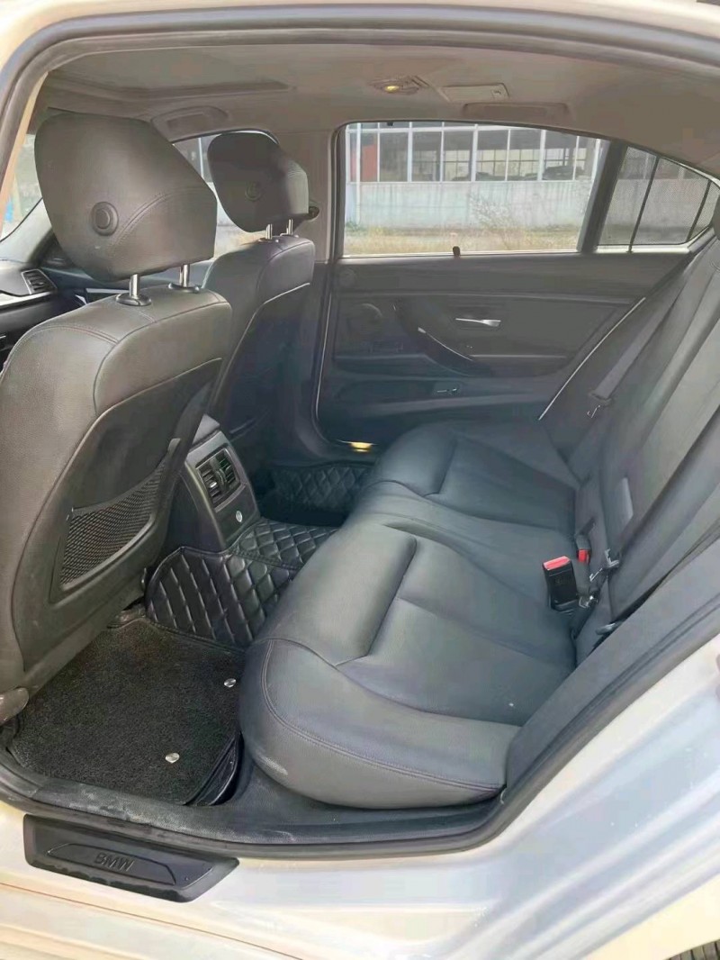 北京16年宝马3系8